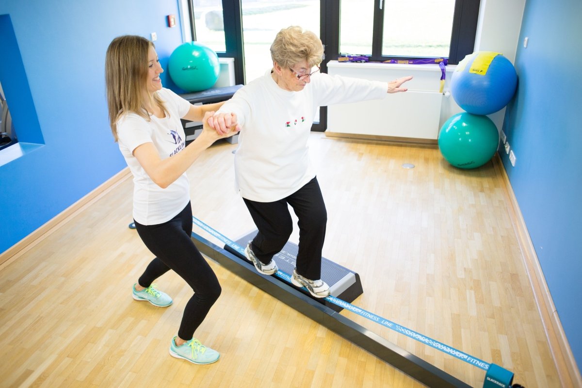 Geriatrics slackline therapy